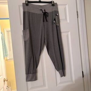 Grey joggers with pockets